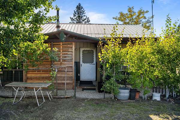 19.8 Acres of Land with Home for Sale in Springdale, Washington
