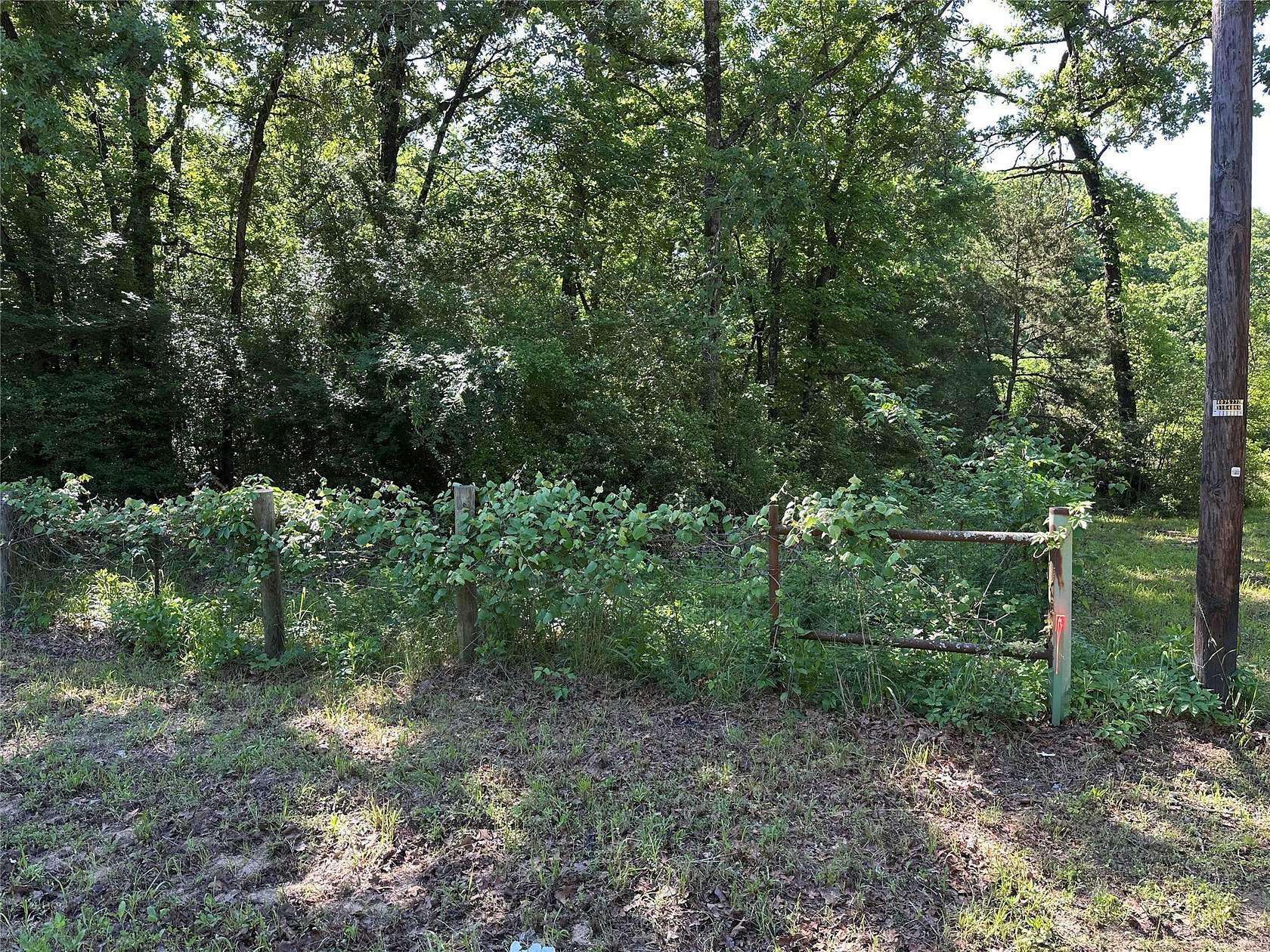 6 Acres of Residential Land for Sale in Groesbeck, Texas