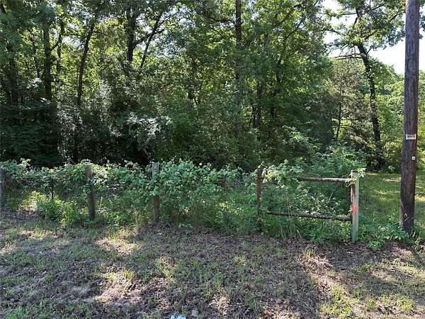 6 Acres of Residential Land for Sale in Groesbeck, Texas