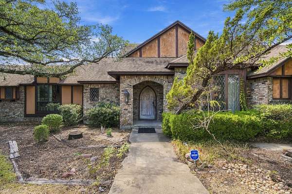 10 Acres of Improved Mixed-Use Land for Sale in Midlothian, Texas