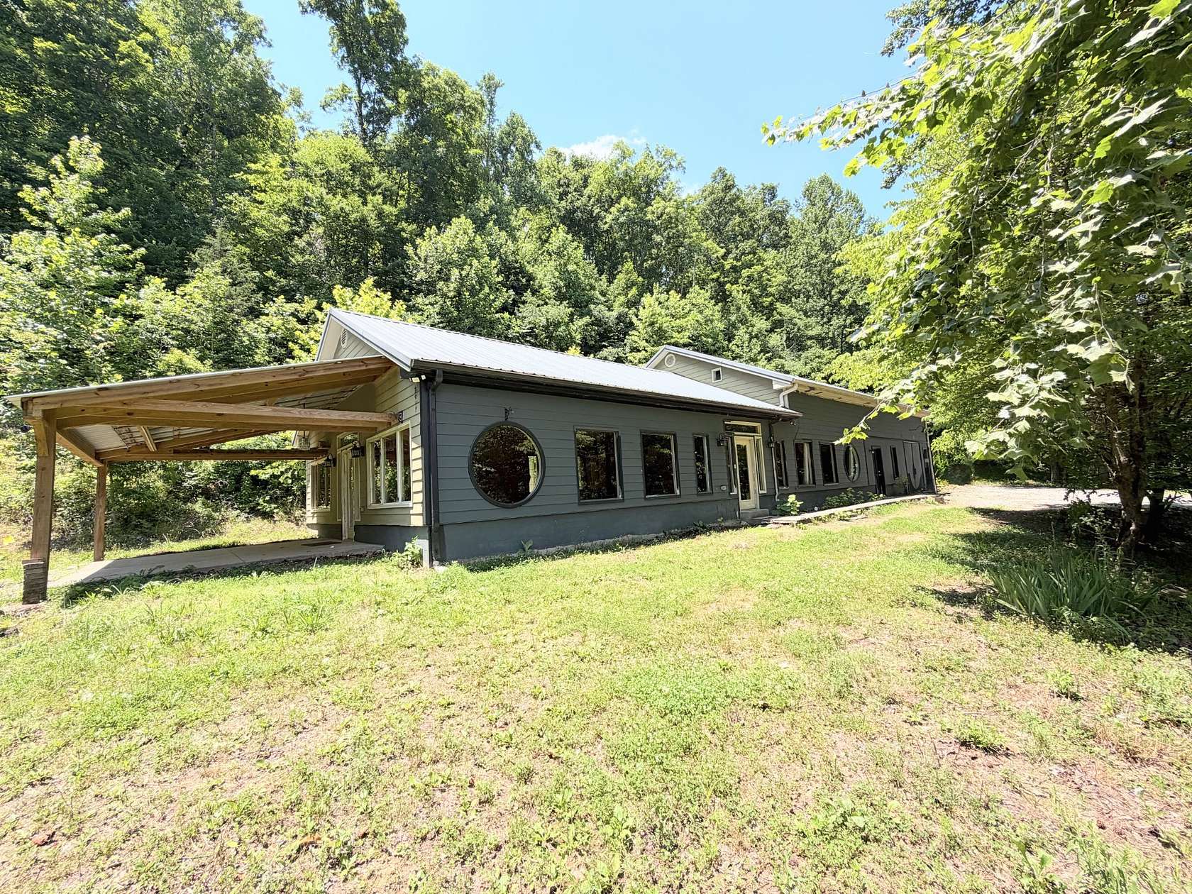 7.57 Acres of Land with Home for Sale in Franklin, Tennessee
