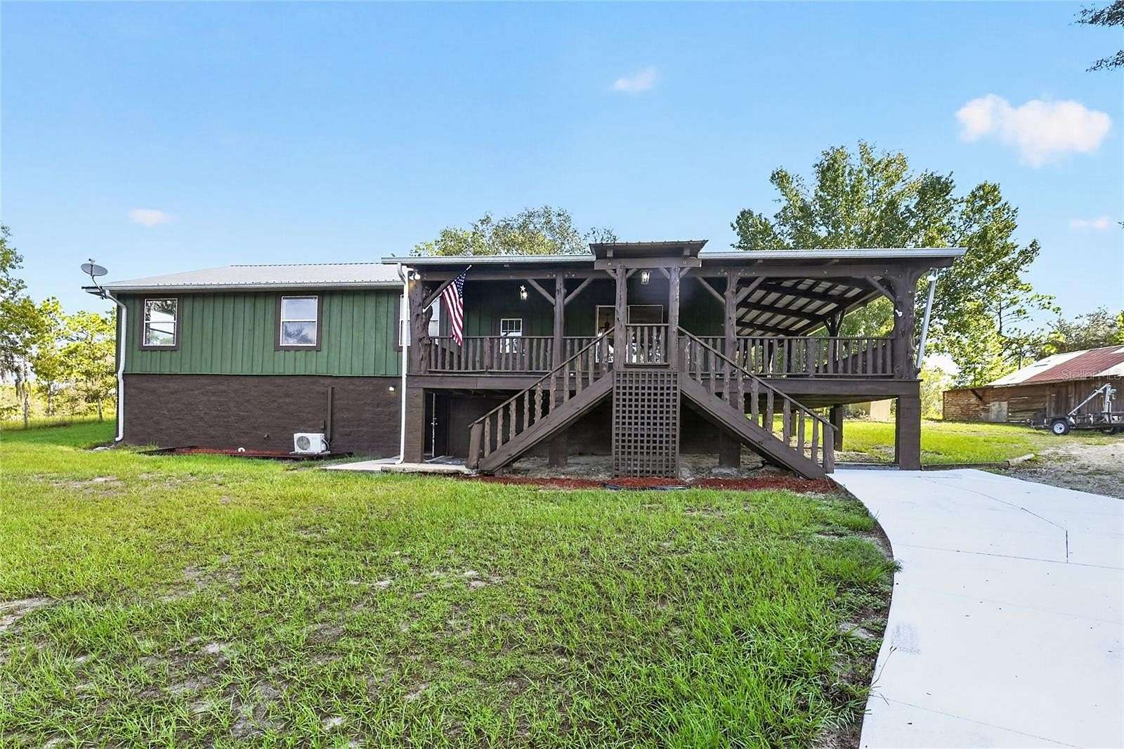 6.75 Acres of Land with Home for Sale in Williston, Florida