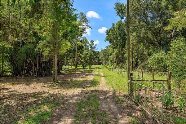 10.2 Acres of Land for Sale in Astatula, Florida