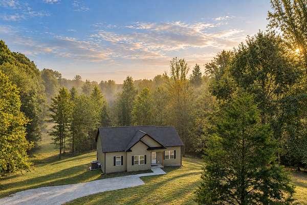 5.78 Acres of Land with Home for Sale in Charlotte, Tennessee