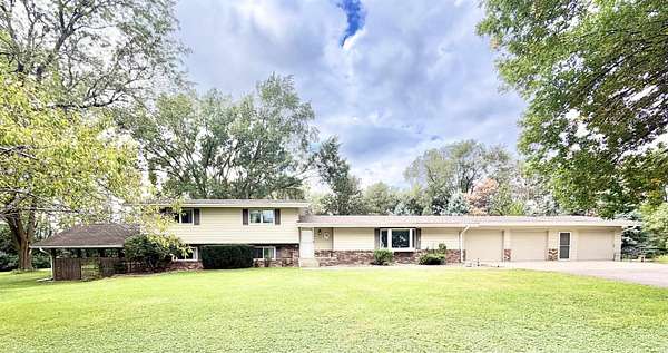 3.6 Acres of Land with Home for Sale in Sioux City, Iowa