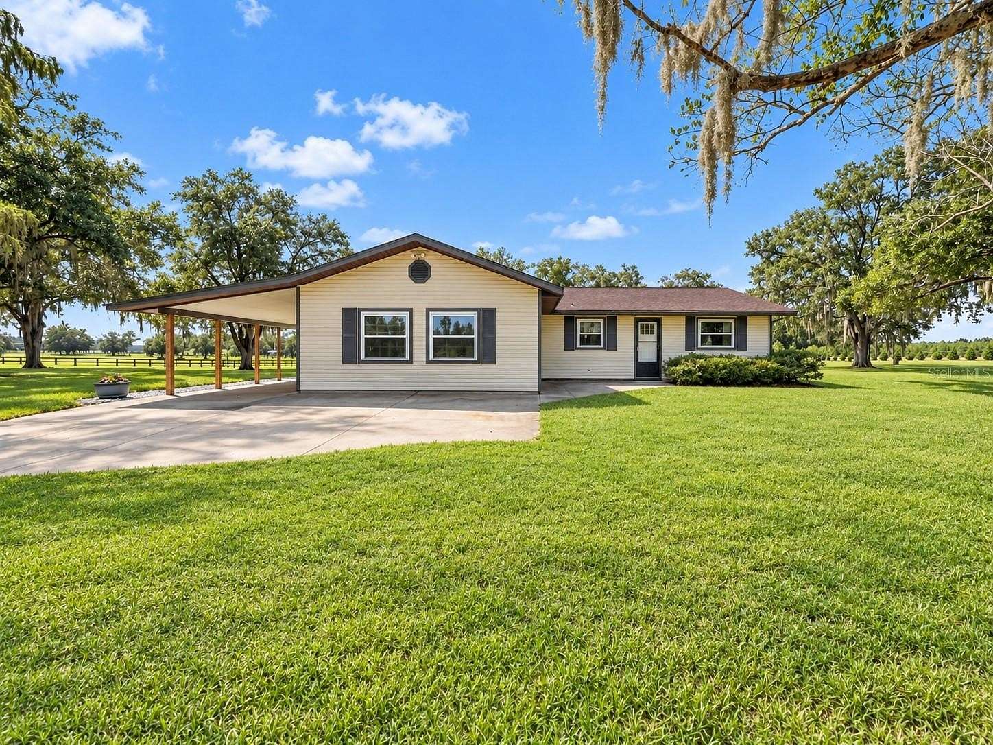 9.64 Acres of Land with Home for Sale in Morriston, Florida