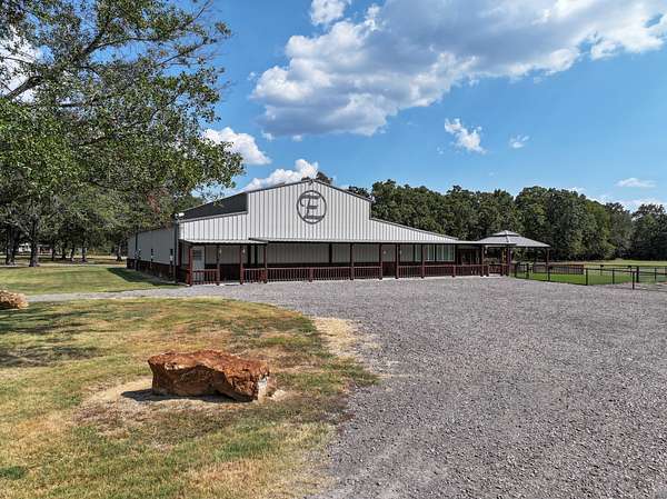 28 Acres of Land with Home for Sale in De Kalb, Texas