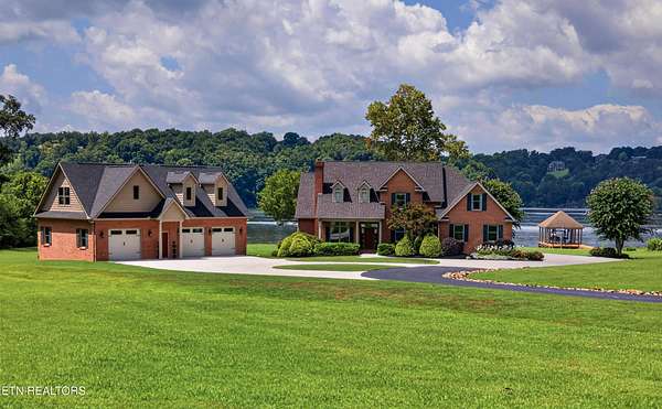 5 Acres of Land with Home for Sale in Louisville, Tennessee