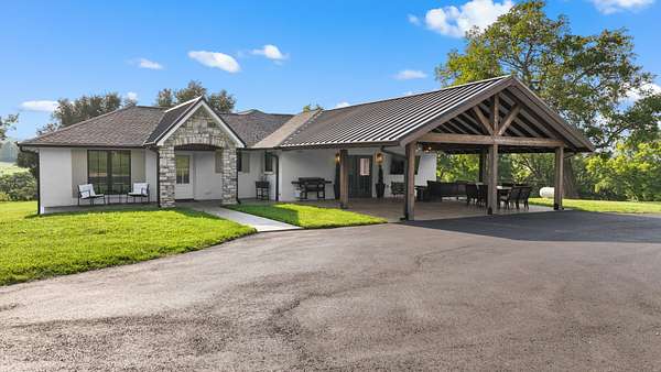 12 Acres of Recreational Land with Home for Auction in Shelbyville, Tennessee