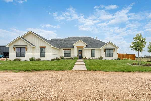 13 Acres of Land with Home for Sale in Canyon, Texas