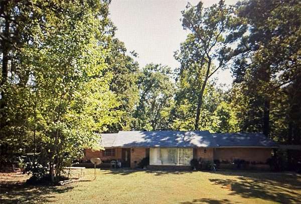 1.67 Acres of Land with Home for Sale in Shreveport, Louisiana