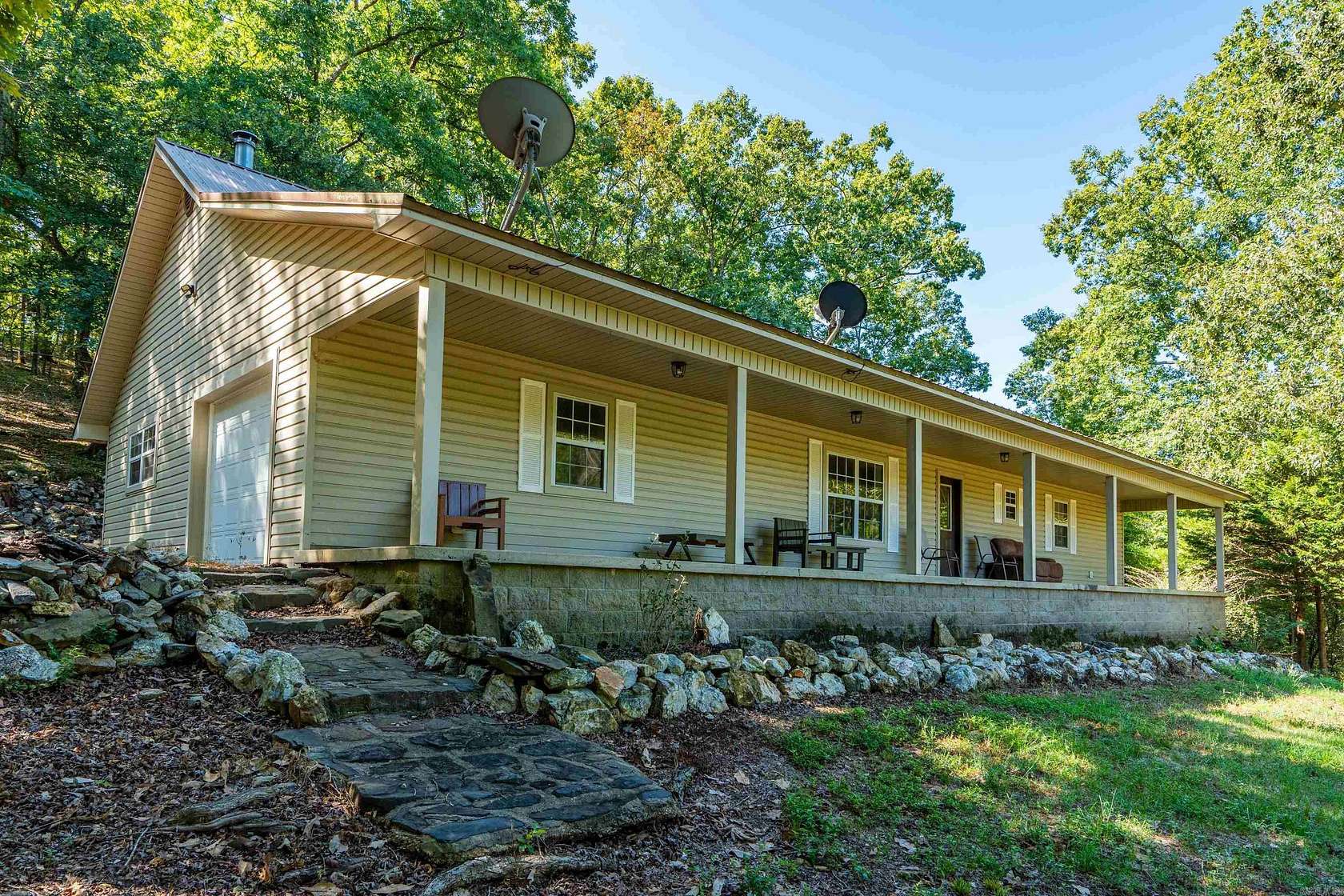 1.5 Acres of Land with Home for Sale in Hot Springs, Arkansas