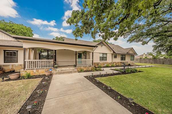 4.52 Acres of Land with Home for Sale in Denton, Texas