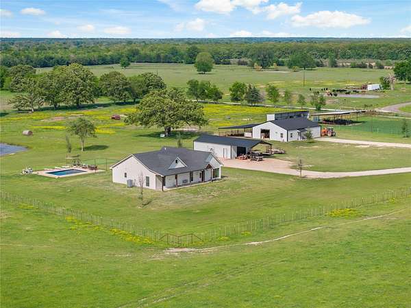 28 Acres of Agricultural Land with Home for Sale in Paris, Texas