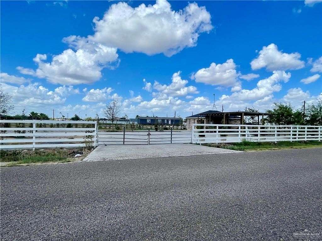 0.52 Acres of Improved Mixed-Use Land for Sale in Edcouch, Texas