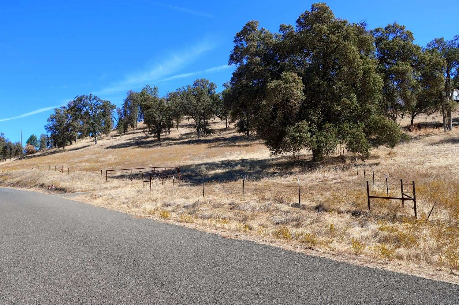 10.4 Acres of Land for Sale in Mariposa, California