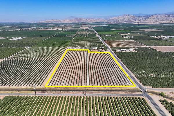 16.7 Acres of Land for Sale in Orosi, California