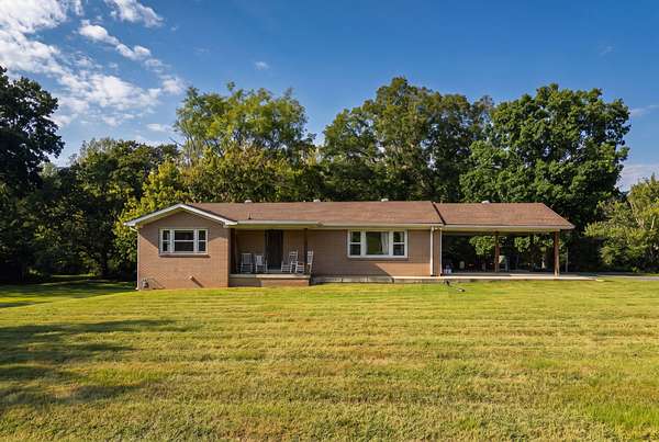 1.6 Acres of Land with Home for Auction in Carthage, Tennessee