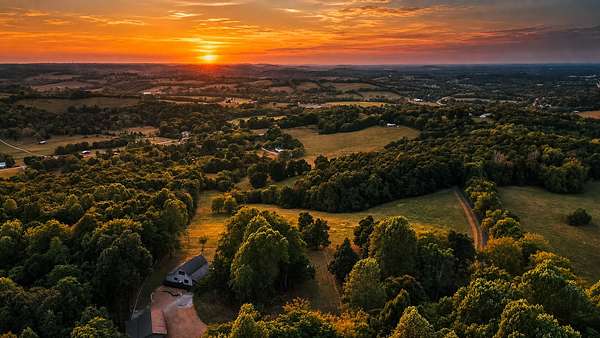 92.5 Acres of Land with Home for Sale in Shelbyville, Tennessee
