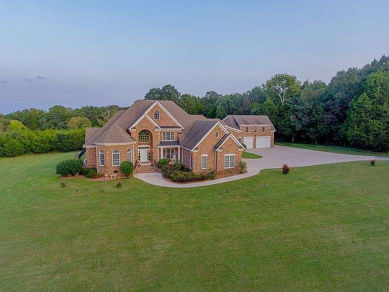 14.9 Acres of Land with Home for Sale in Mount Juliet, Tennessee