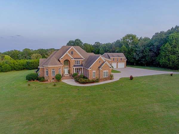 14.9 Acres of Land with Home for Sale in Mount Juliet, Tennessee