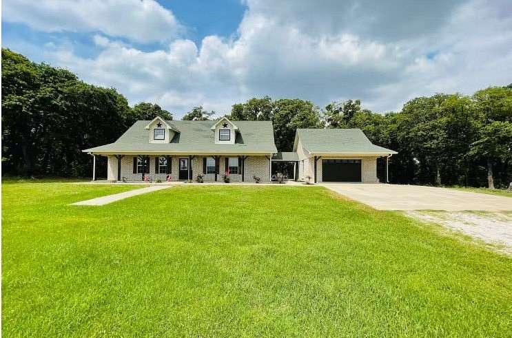 20 Acres of Land with Home for Lease in Pilot Point, Texas