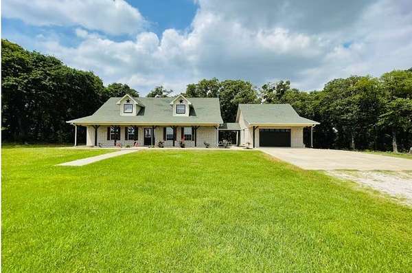 20 Acres of Land with Home for Lease in Pilot Point, Texas