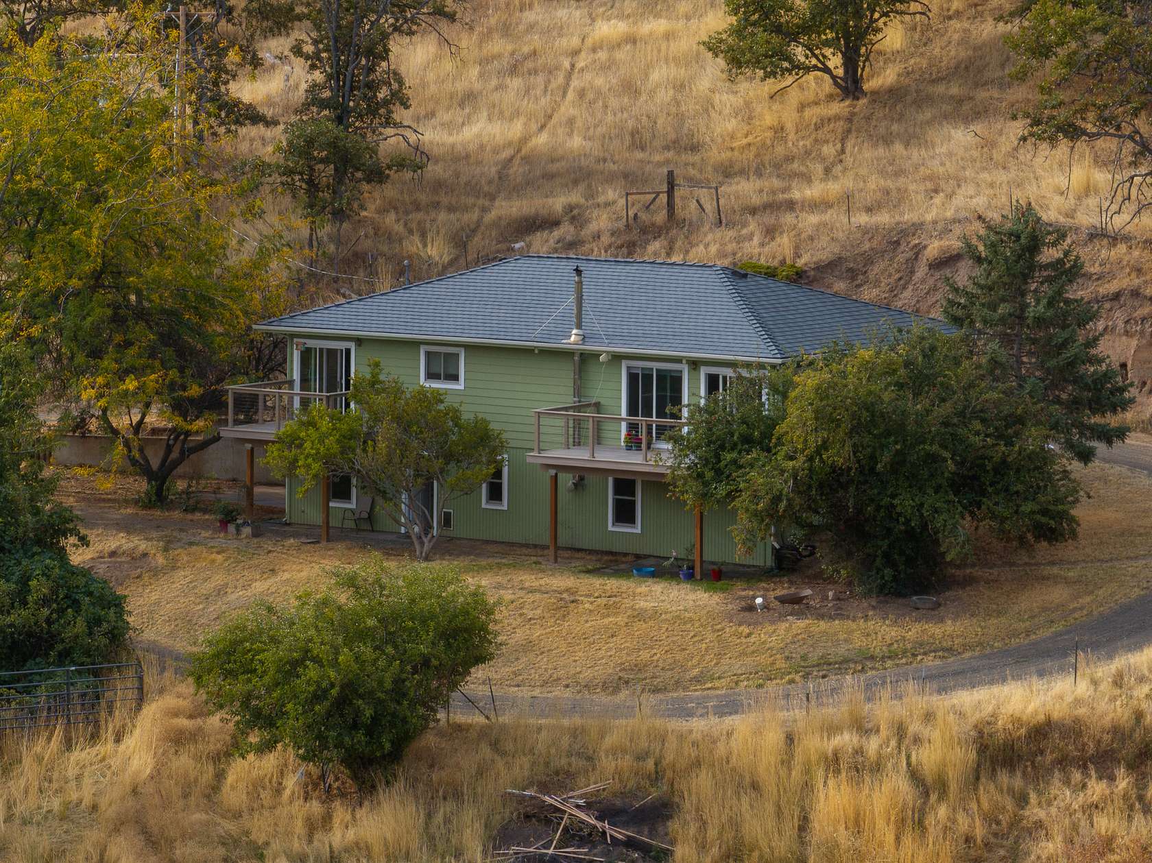 16.9 Acres of Land with Home for Sale in The Dalles, Oregon
