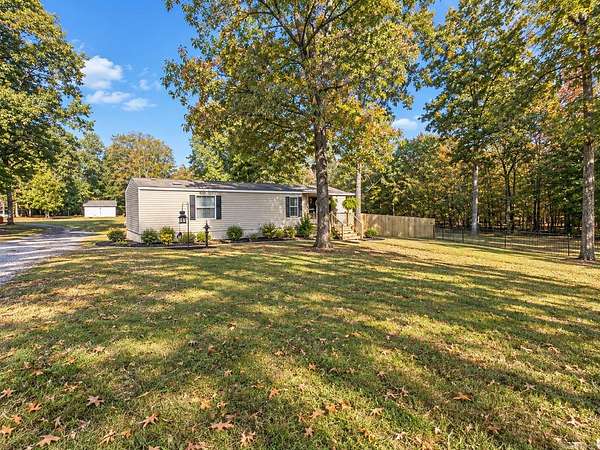 1.8 Acres of Land with Home for Sale in Murfreesboro, Arkansas