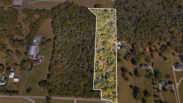 9 Acres of Residential Land for Sale in Arrington, Tennessee