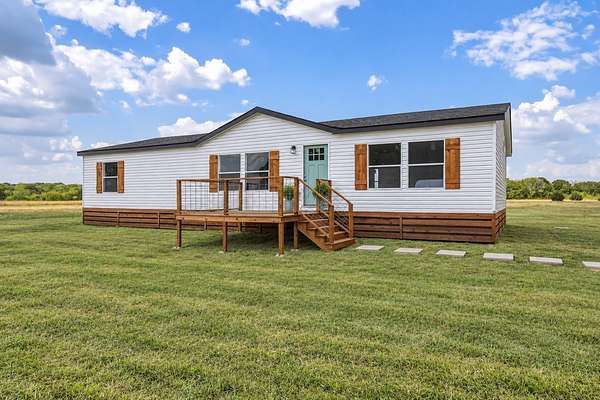 1.5 Acres of Land with Home for Sale in Trenton, Texas