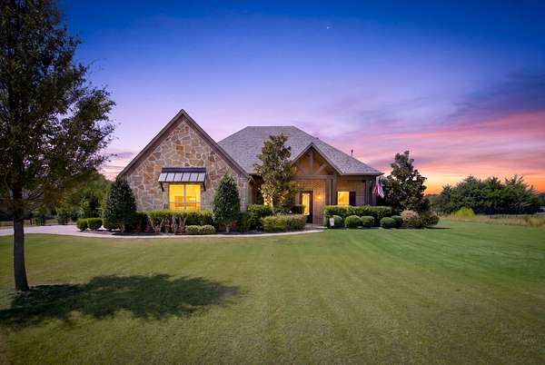 1.6 Acres of Land with Home for Sale in Lucas, Texas