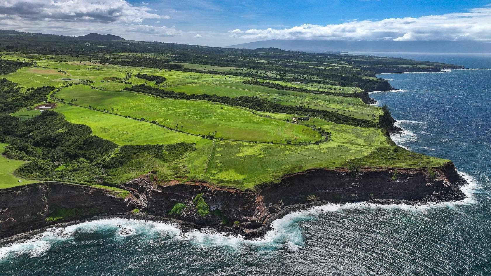 5.3 Acres of Residential Land for Sale in Haʻikū, Hawaii