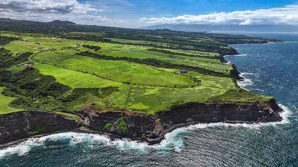 5.3 Acres of Residential Land for Sale in Haʻikū, Hawaii