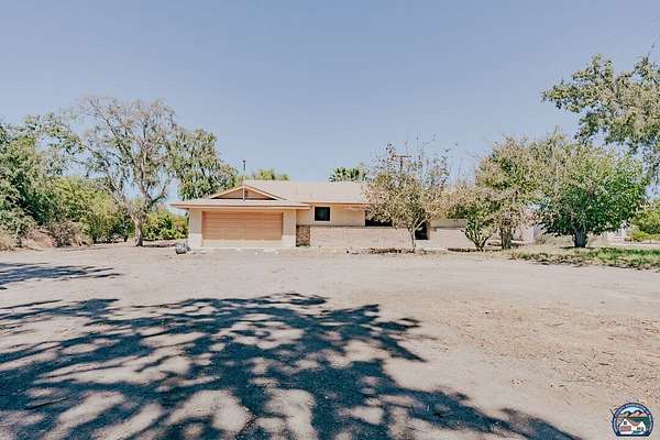 5.9 Acres of Land with Home for Sale in El Centro, California