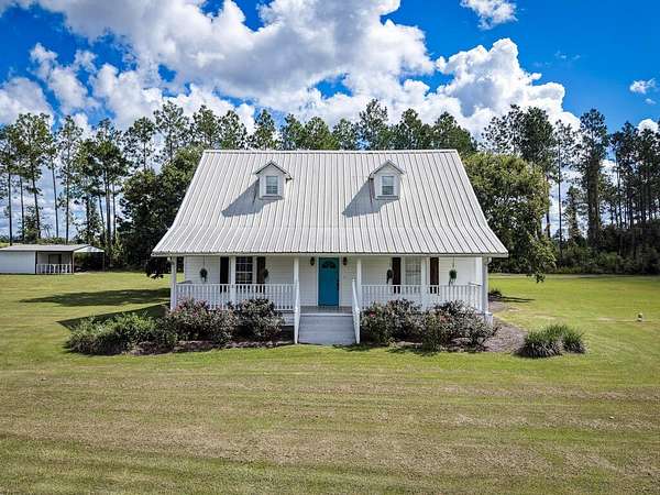 10.6 Acres of Land with Home for Sale in Lakeland, Georgia