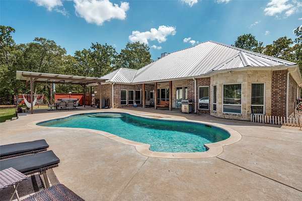 17.8 Acres of Land with Home for Sale in Kemp, Texas