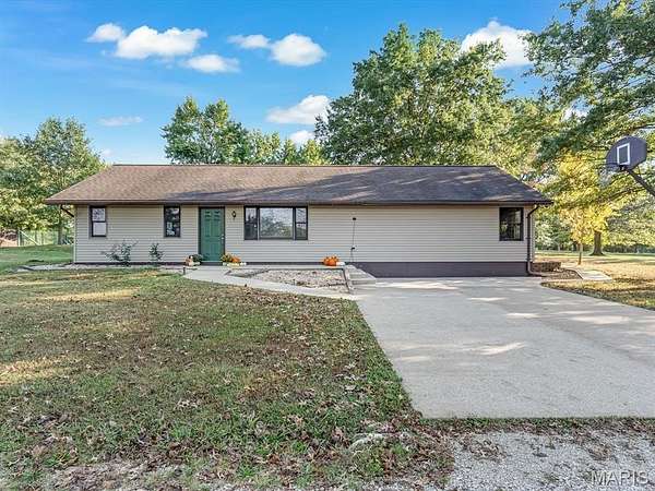 10 Acres of Land with Home for Sale in Waterloo, Illinois