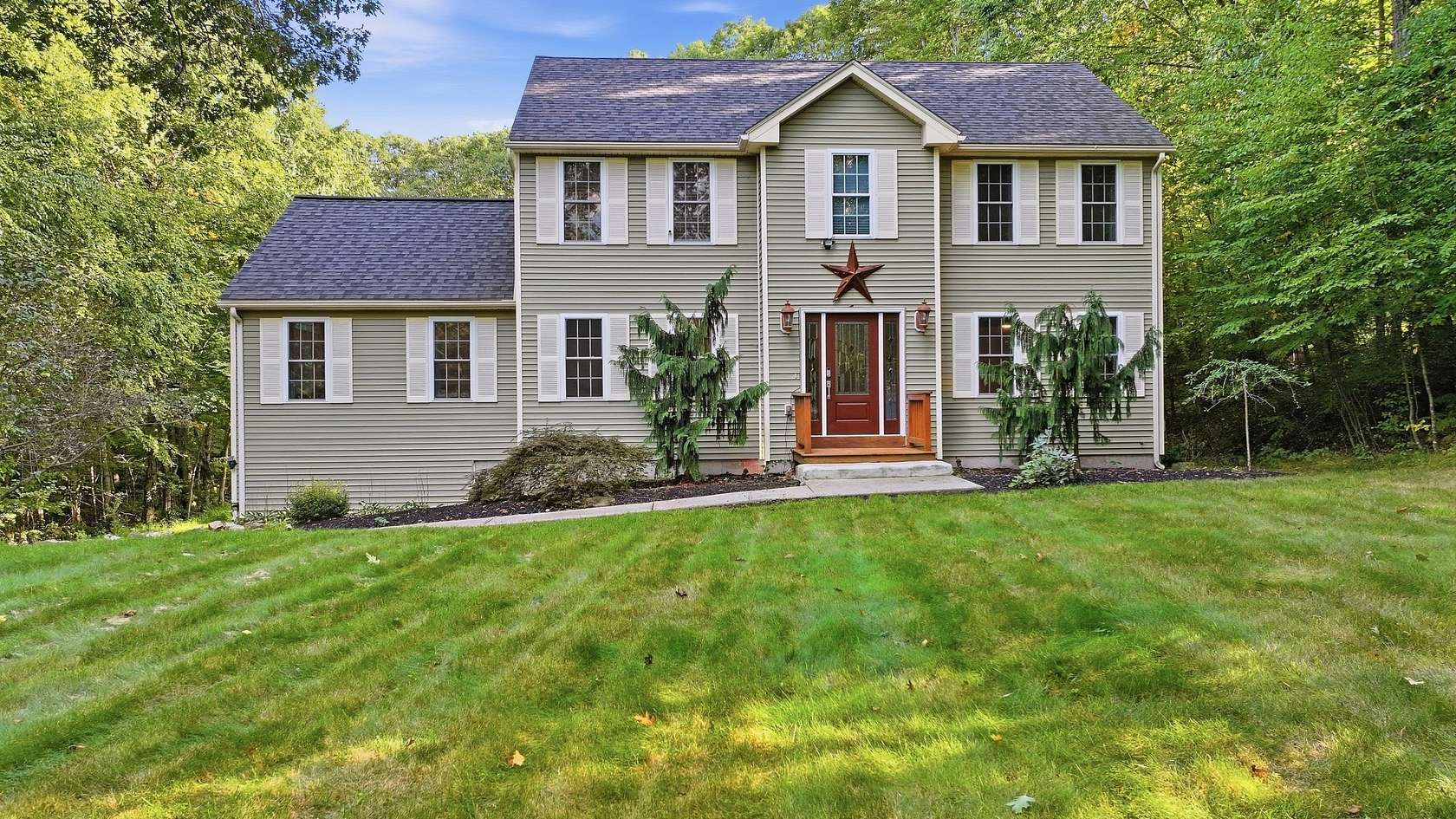 2.32 Acres of Land with Home for Sale in Douglas, Massachusetts