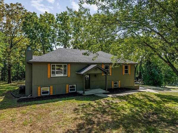2 Acres of Land with Home for Sale in Excelsior Springs, Missouri
