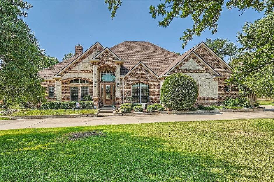 2.82 Acres of Land with Home for Sale in Cresson, Texas