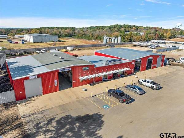 2.85 Acres of Improved Commercial Land for Sale in Jacksonville, Texas