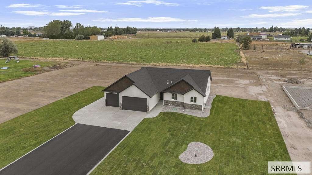 1.5 Acres of Land with Home for Sale in Blackfoot, Idaho