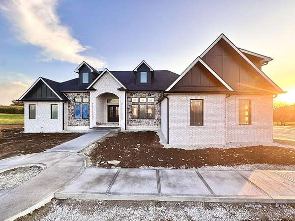 5 Acres of Land with Home for Sale in Wilmore, Kentucky