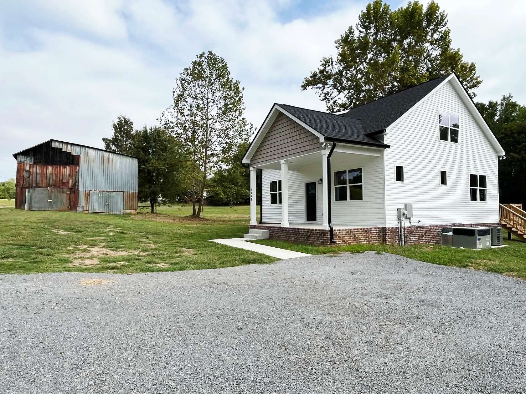 1.7 Acres of Land with Home for Sale in Springfield, Tennessee