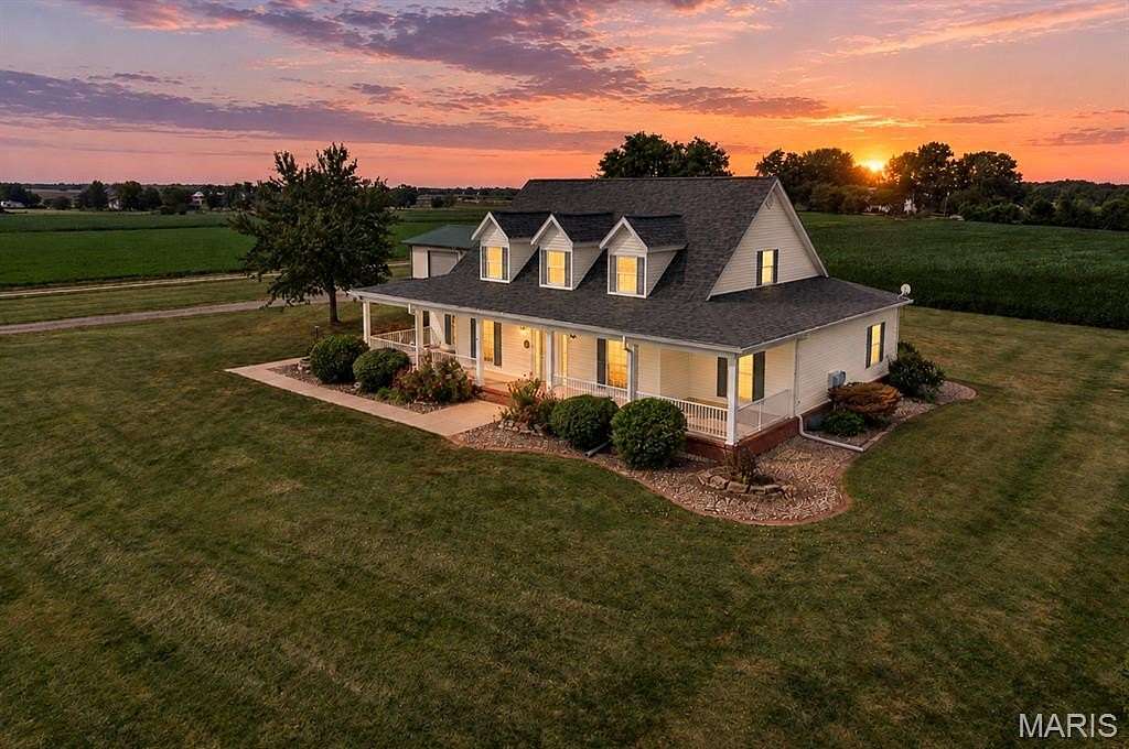 4.24 Acres of Land with Home for Sale in Moro, Illinois