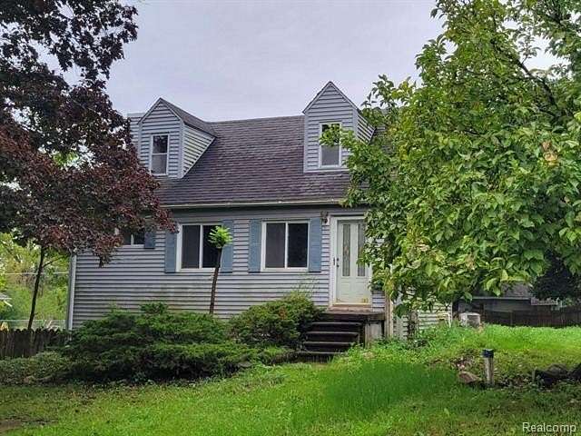 2 Acres of Land with Home for Sale in Farmington Hills, Michigan