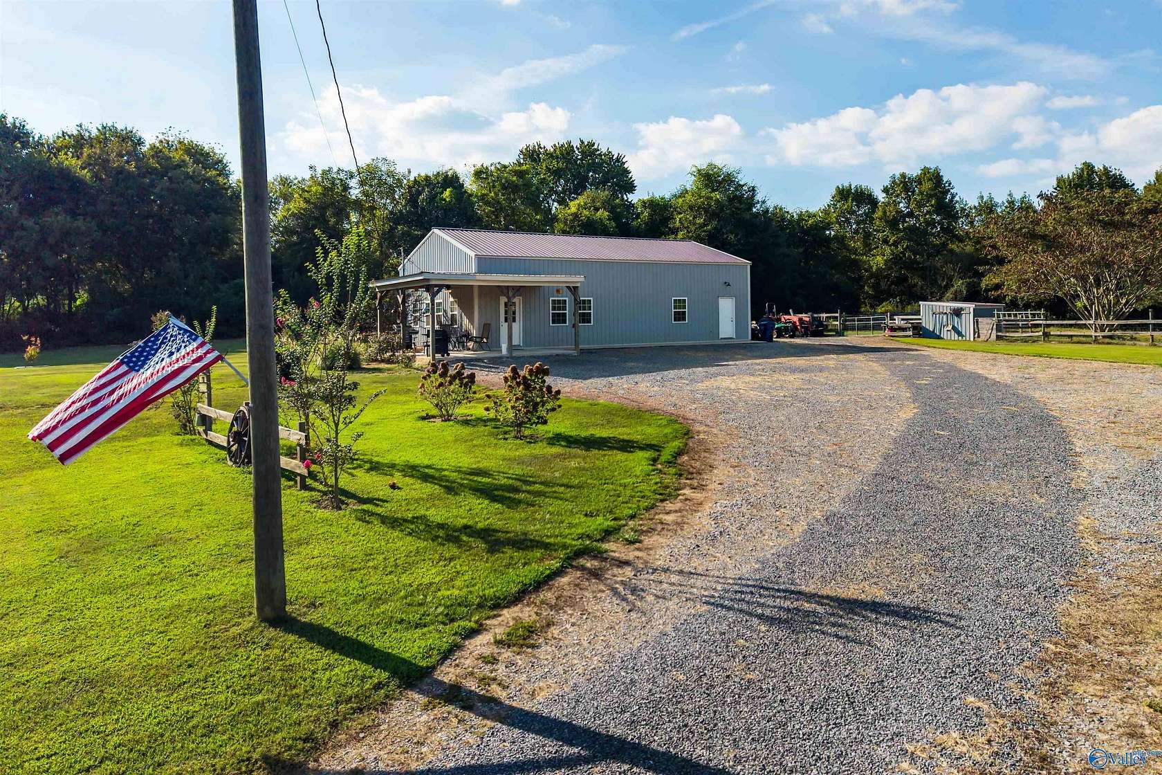 13.8 Acres of Land with Home for Sale in Arab, Alabama