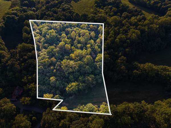 7 Acres of Land for Sale in Charlotte, Tennessee