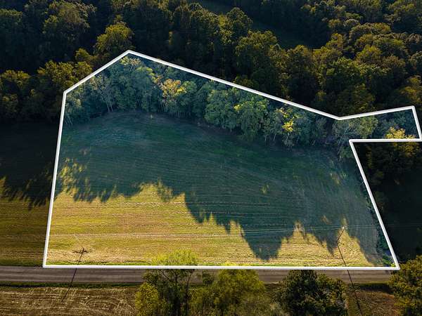 5 Acres of Land for Sale in Charlotte, Tennessee
